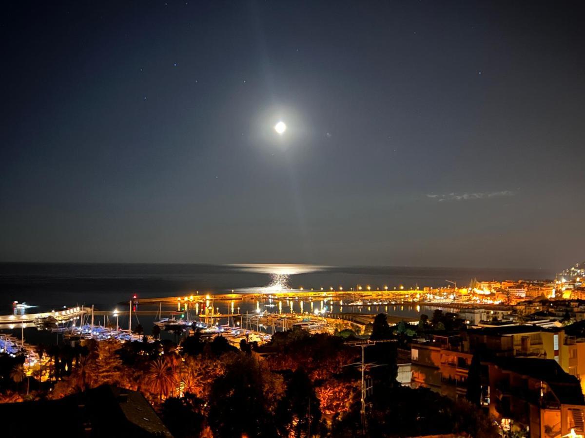 Special Home Vista Mare E Parcheggio Privato 산레모 외부 사진