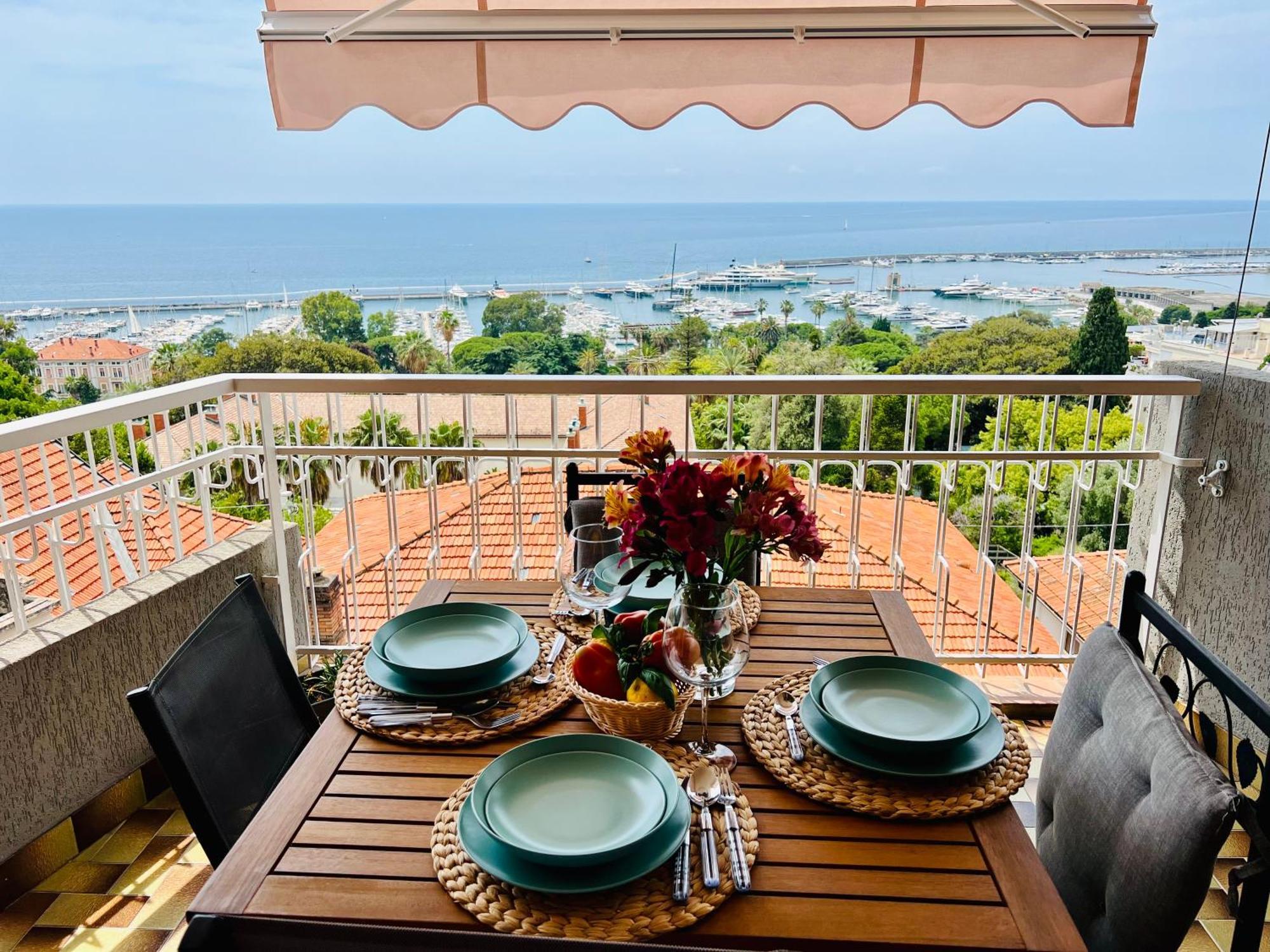 Special Home Vista Mare E Parcheggio Privato 산레모 외부 사진
